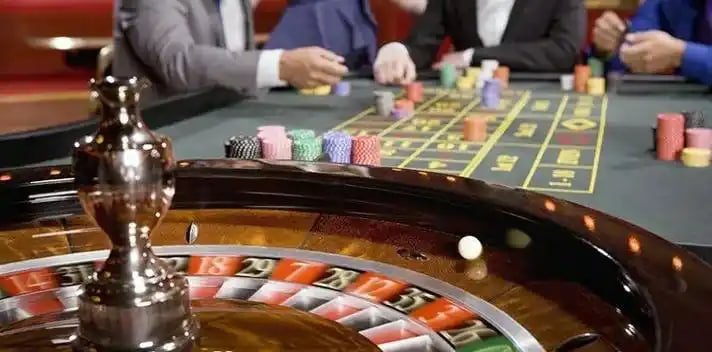 Setiap putaran menampilkan hasil instan dan riwayat transaksi terperinci Layar hasil permainan dengan saldo pemain